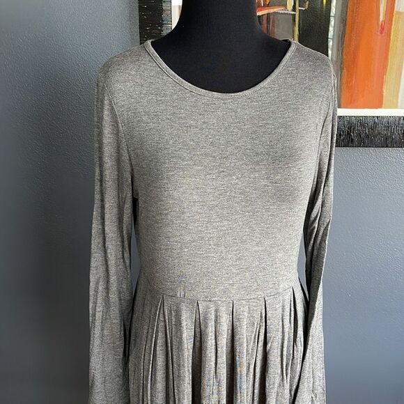 Sumier Fariry heather gray stretch jersey pleated skirt midi dress. NWT. Medium. - Picture 2 of 6